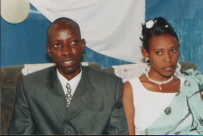 John Rurangwa na Pelagie Niwemfura
        Umunsi w'ubukwe  bwabo 
            Kuwa 20 Mata  2003
